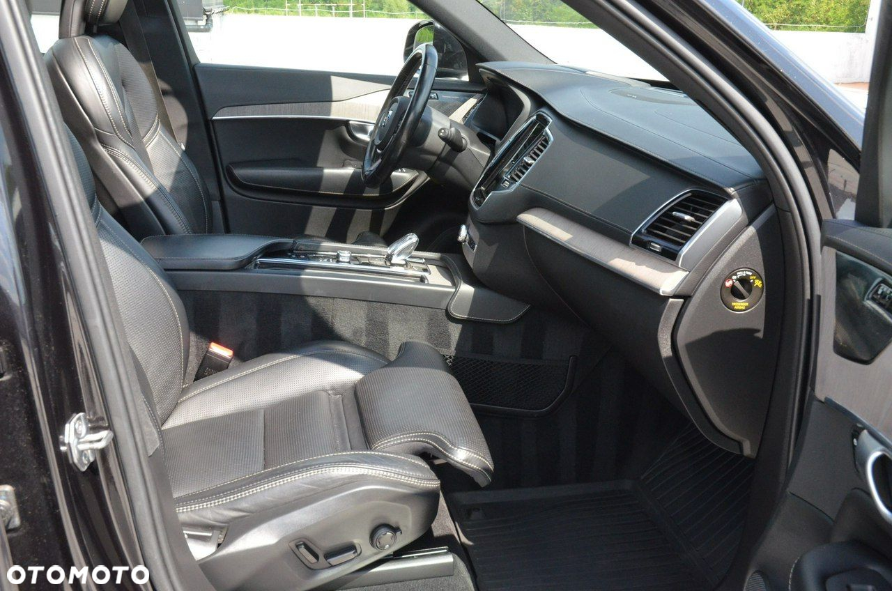 Volvo XC 90 - 30