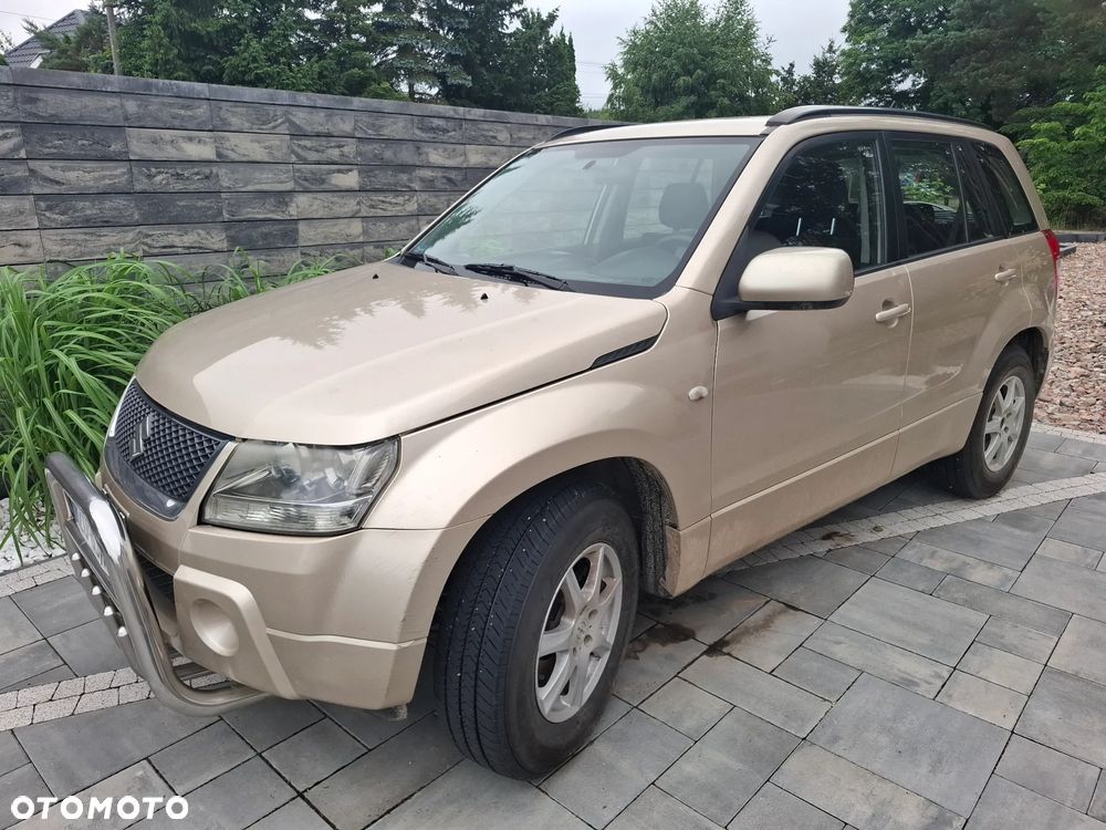 Suzuki Grand Vitara 2.0 - 7