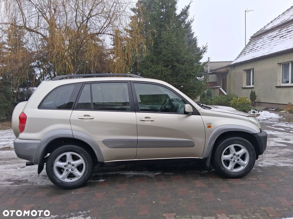 Toyota RAV4 D-4D 4x4 - 7