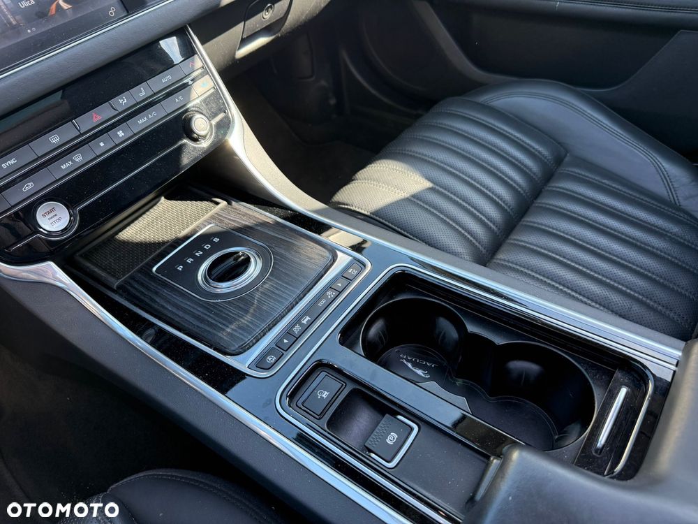 Jaguar XF 2.0 i4D Prestige - 26