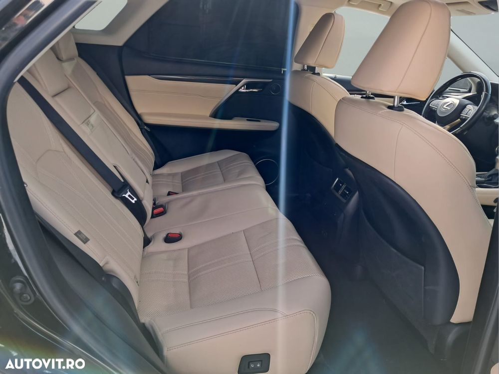 Lexus Seria RX - 10