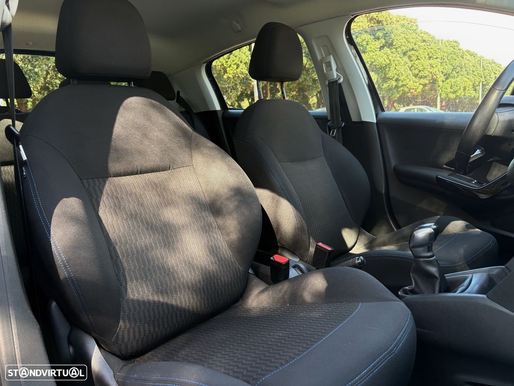 Peugeot 208 1.2 PureTech Style - 6