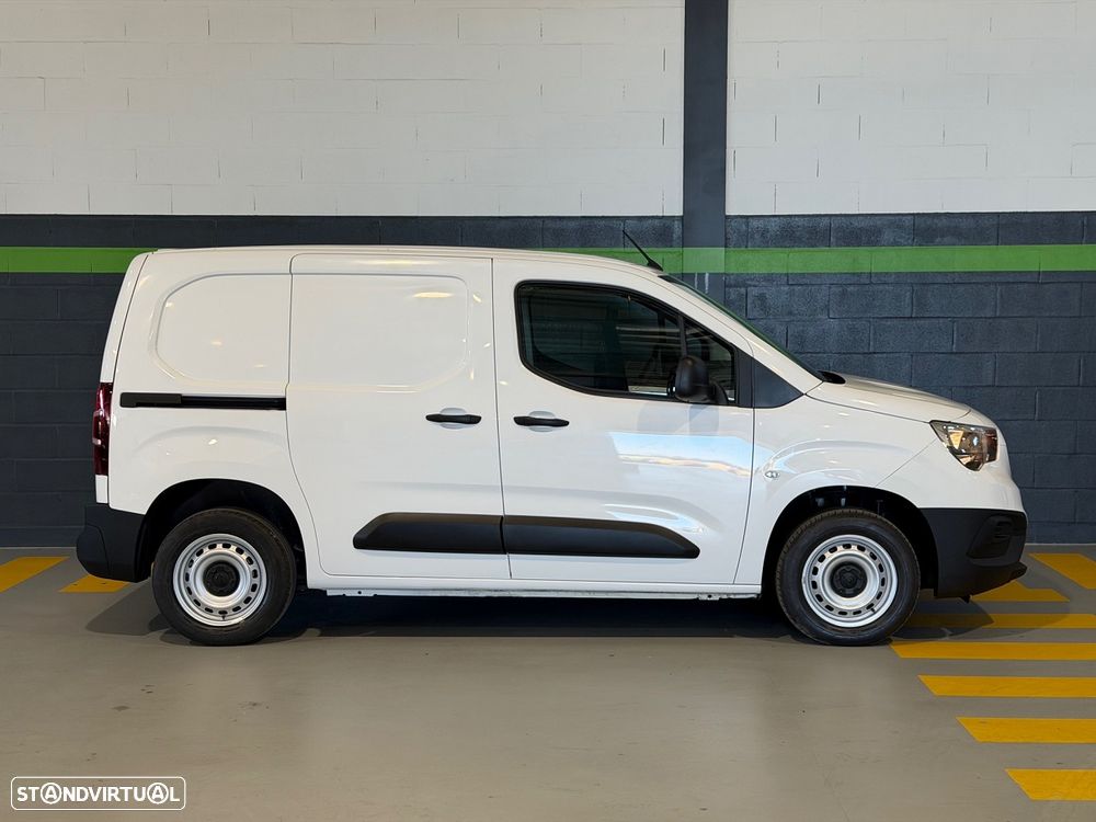 Opel Combo 1.5 CDTi 100HP 3L - 24