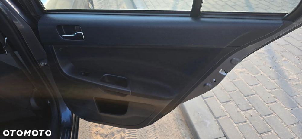Mitsubishi Lancer 1.8 Inform LPG - 19