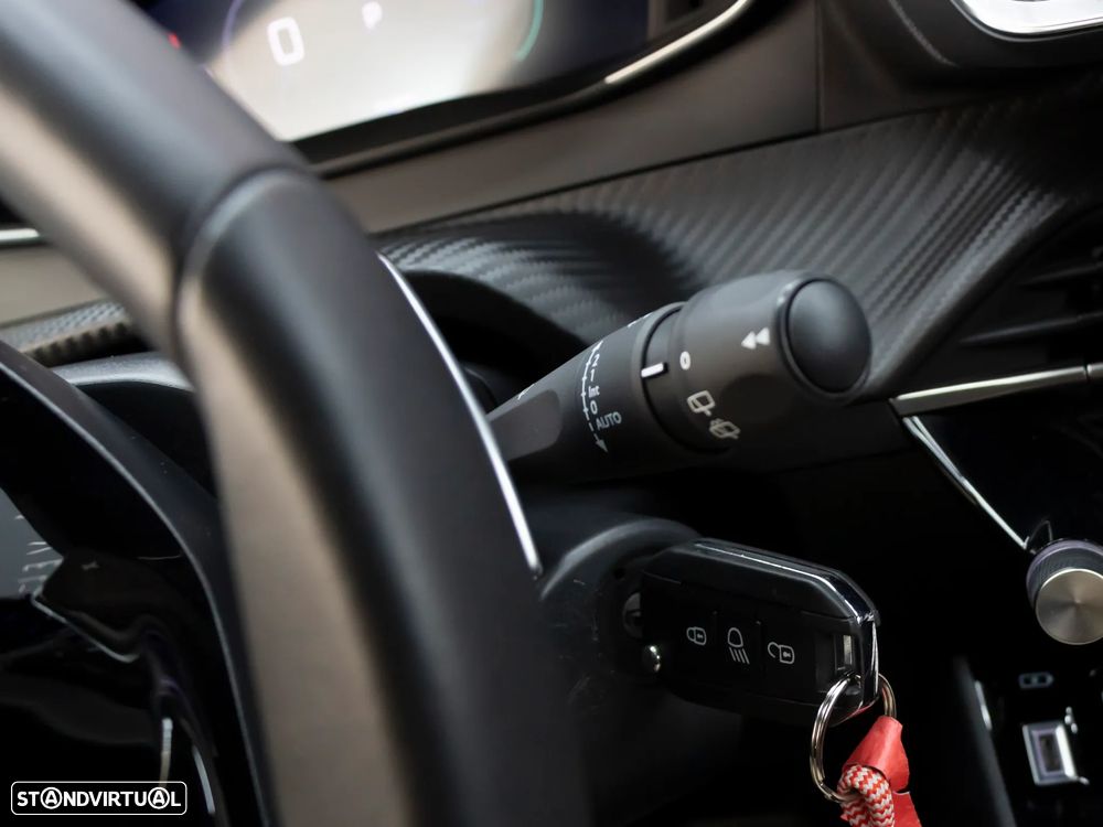 Peugeot 2008 1.2 Hybrid Allure e-DCS6 - 26