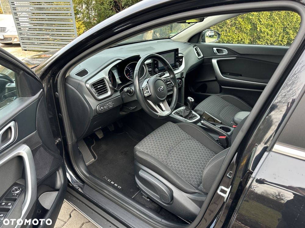 Kia XCeed 1.5 T-GDI OPF BLACK XDITION - 14