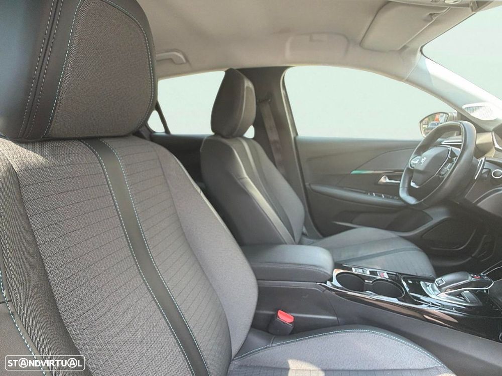 Peugeot 208 - 13