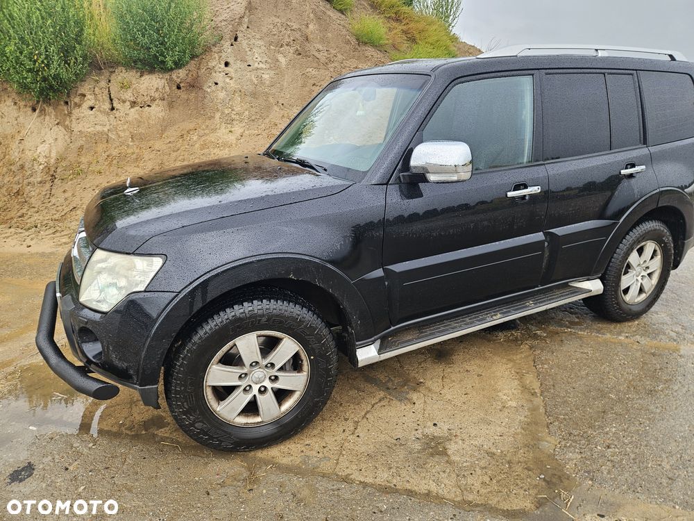 Mitsubishi Pajero - 2