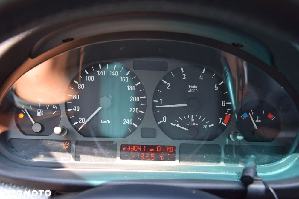 BMW Seria 3 325i Edition Sport - 40