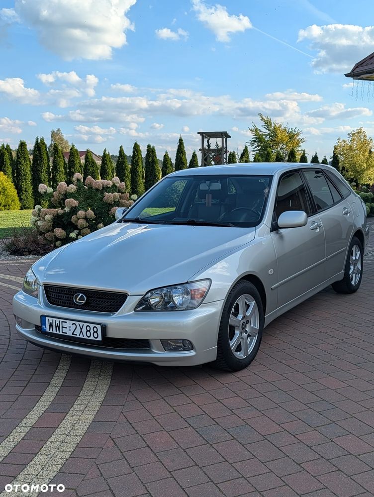 Lexus IS 200 SportCross - 1
