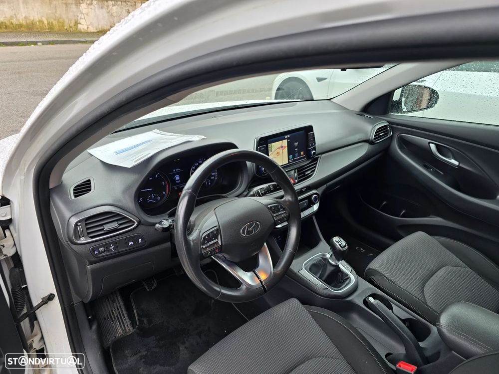 Hyundai i30 1.6 CRDI Comfort+Navi - 11