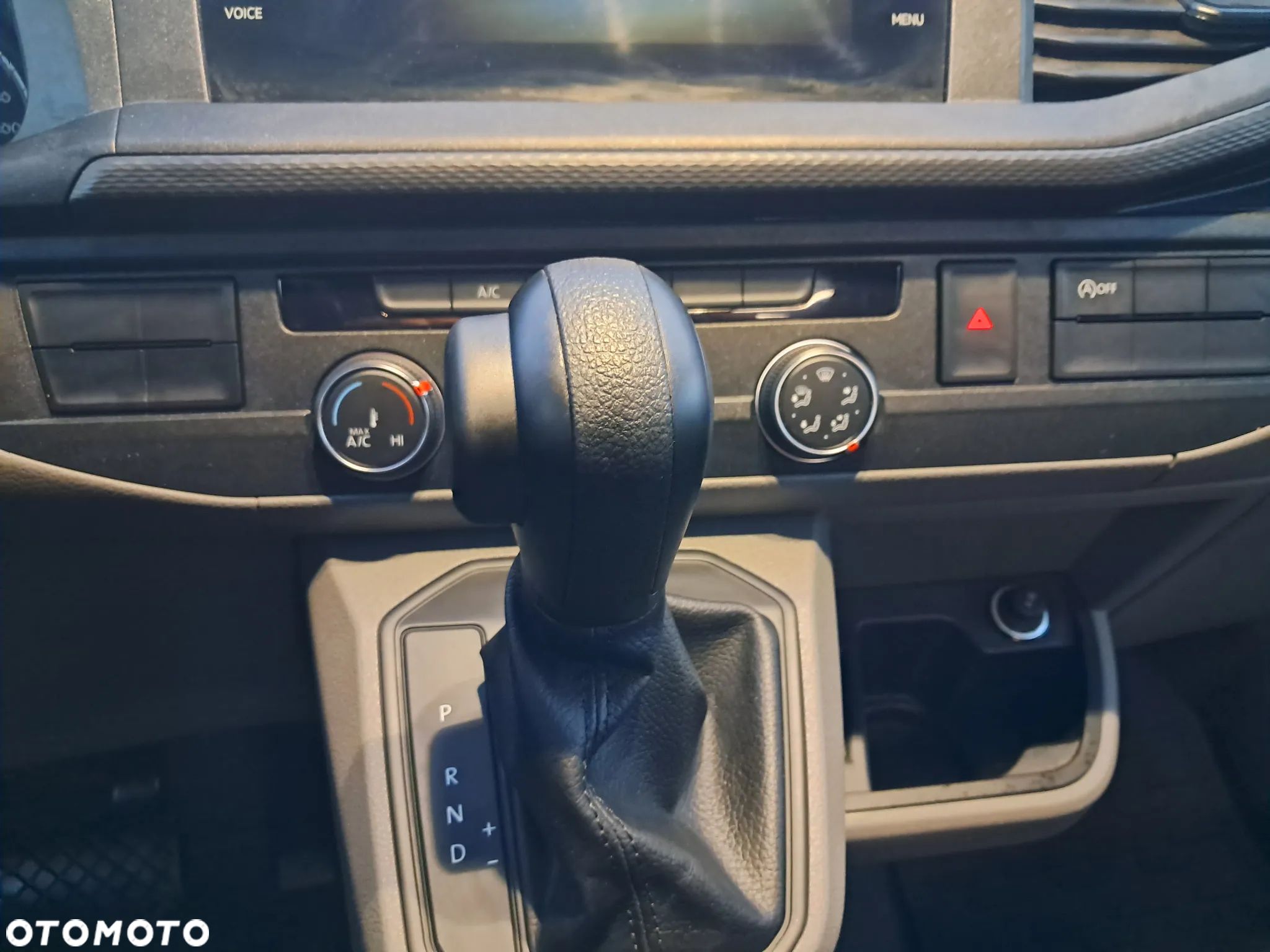 Volkswagen Caravelle - 7