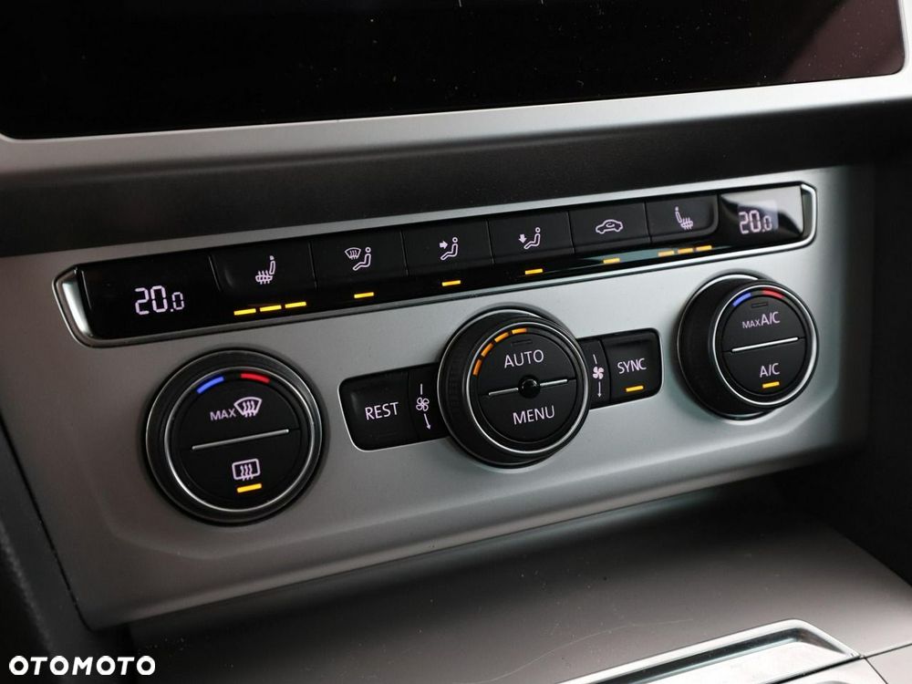 Volkswagen Passat - 29