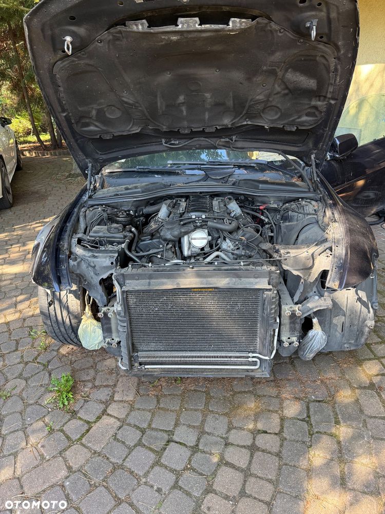 BMW Seria 6 650 i - 7
