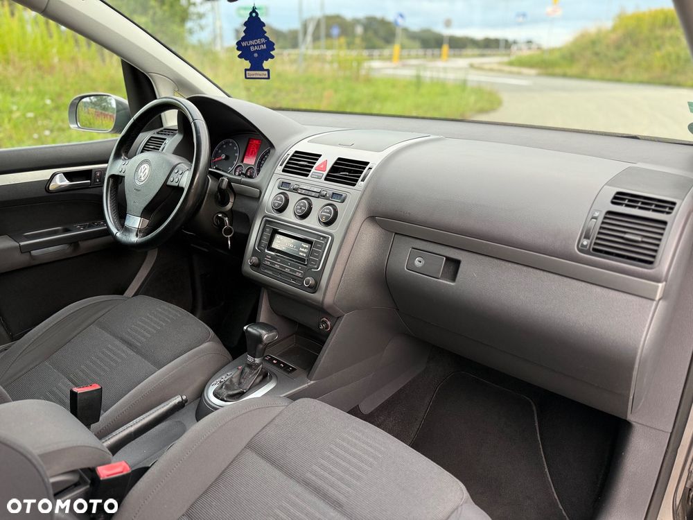 Volkswagen Touran - 14