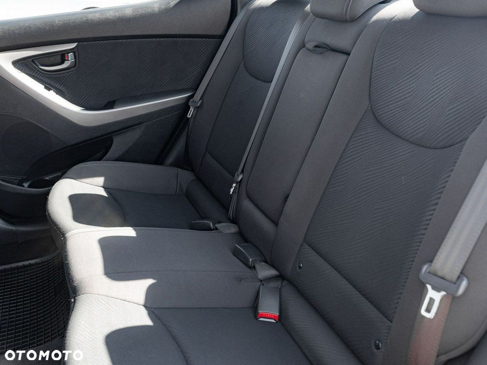 Hyundai Elantra 1.6 Classic + - 22