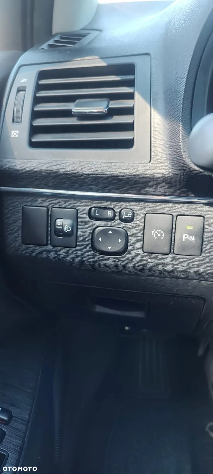 Toyota Avensis - 18