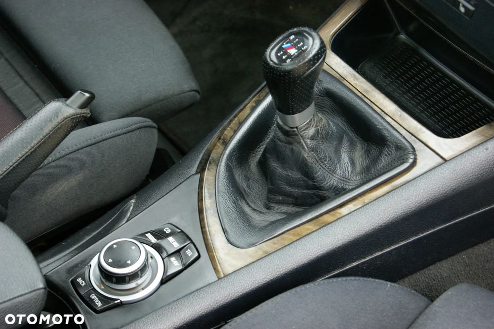 BMW Seria 1 120d - 32