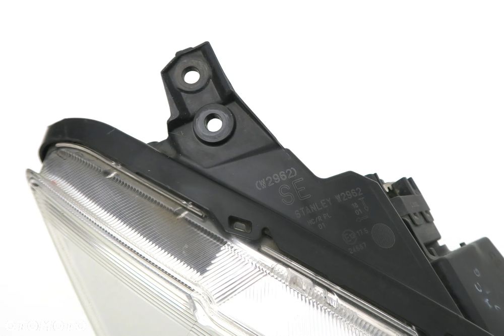 SUZUKI SWIFT VIII 8 2017 - reflektor prawy lampa R ORYGINAŁ OE - 7