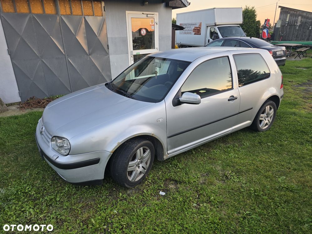 Volkswagen Golf - 6