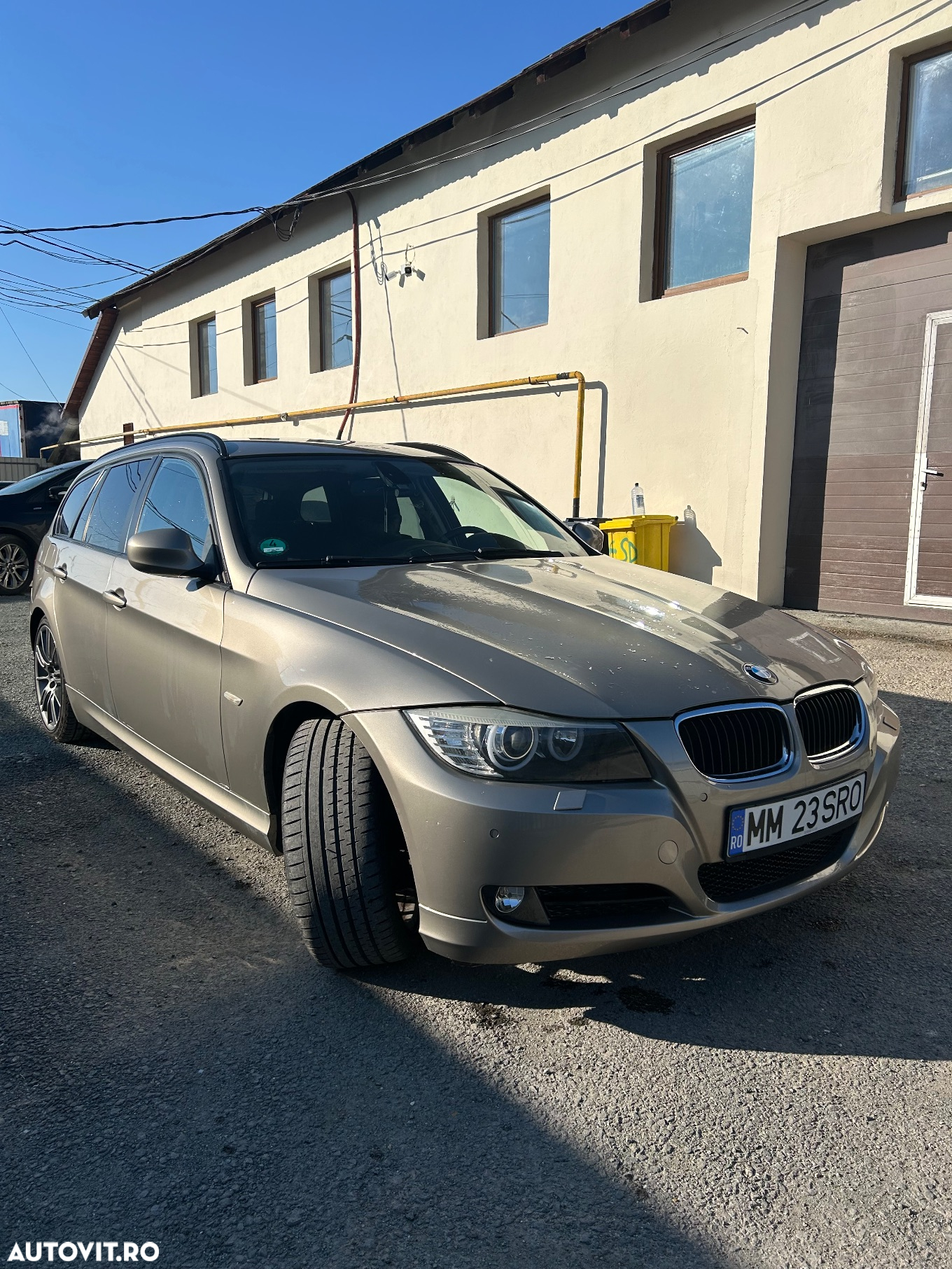BMW Seria 3 318d DPF Touring Aut. - 2