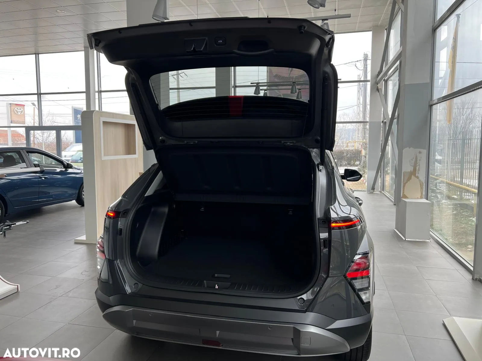 Hyundai KONA - 11