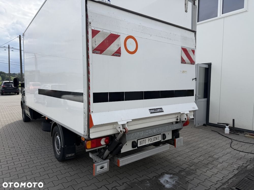 Mercedes-Benz Sprinter - 13