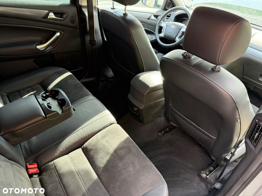 Ford Mondeo 2.0 TDCi Titanium - 32