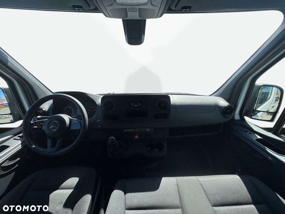 Mercedes-Benz Sprinter - 14