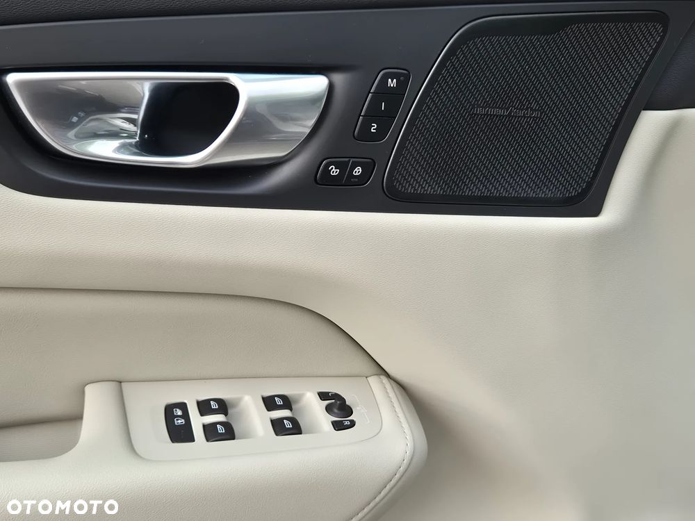 Volvo XC 60 T6 AWD Plug-In Hybrid Inscription - 17