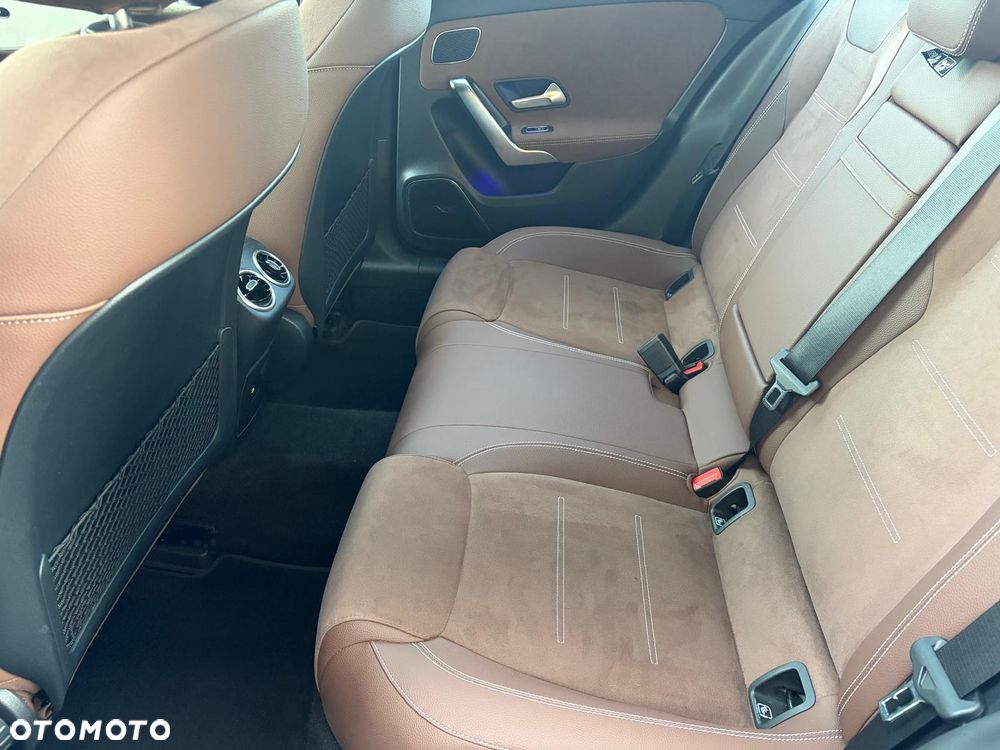 Mercedes-Benz Klasa A 200 d AMG Line 8G-DCT - 13