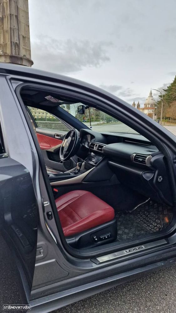 Lexus IS 300H Pack F Sport - 10