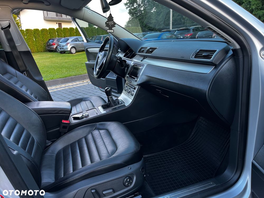 Volkswagen Passat 2.0 TDI 4Motion BlueMotion Technol Highline - 31