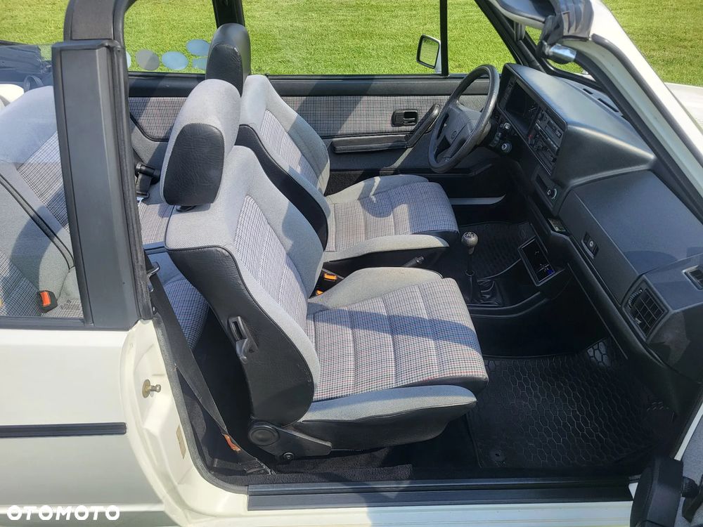 Volkswagen Golf - 10