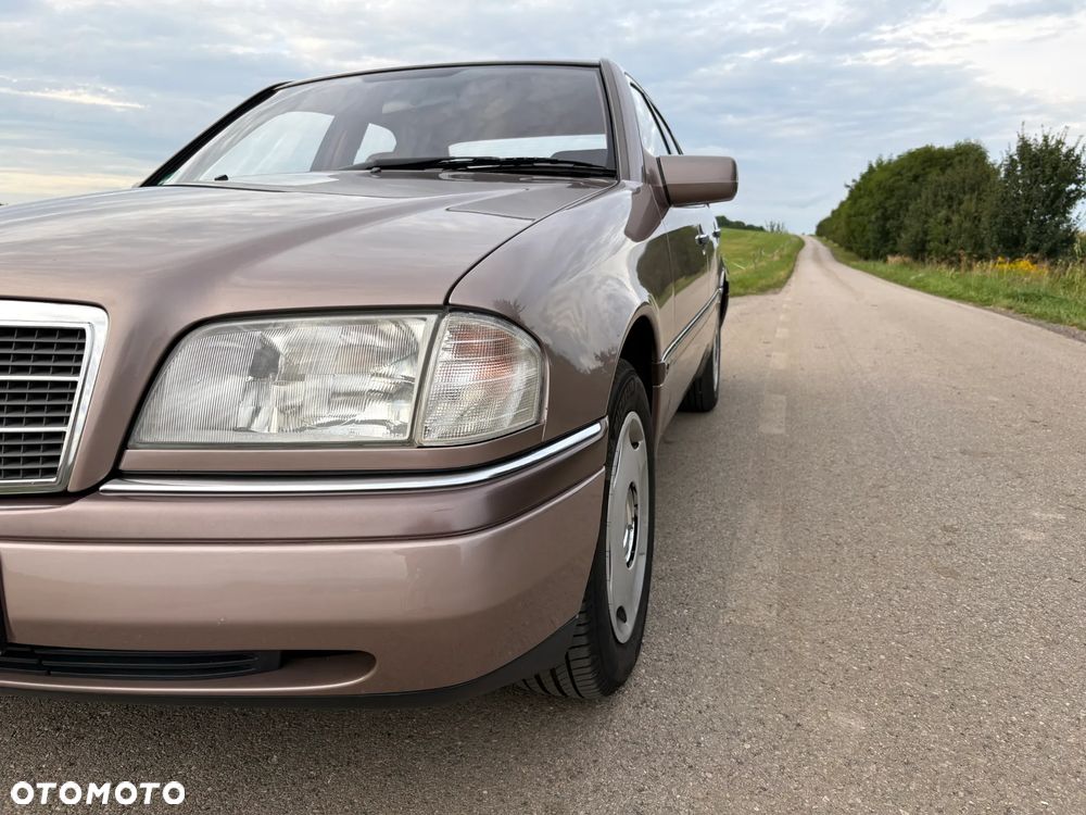 Mercedes-Benz Klasa C 180 Elegance - 15