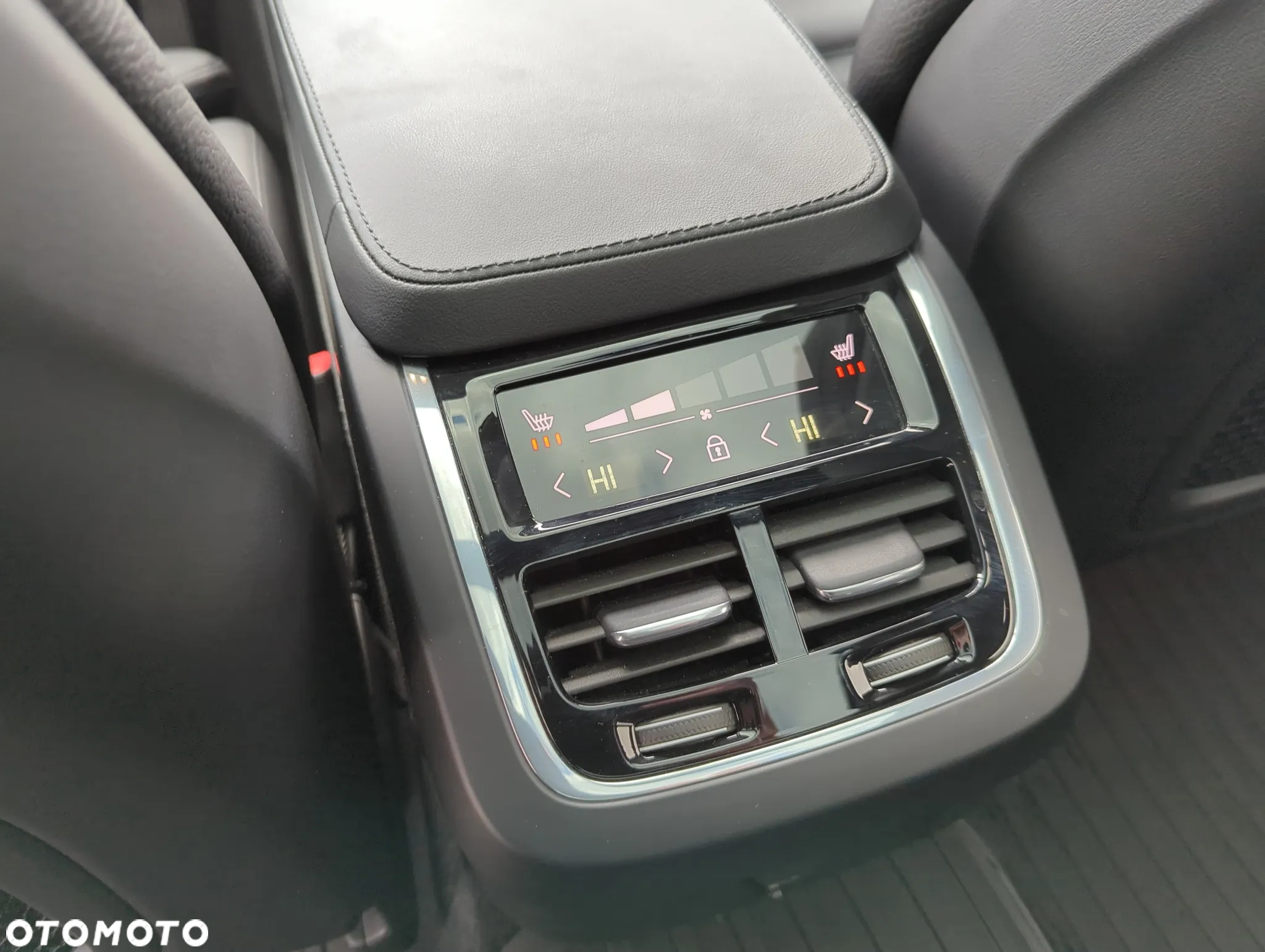 Volvo V90 Cross Country - 21
