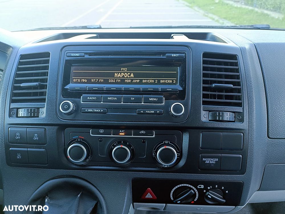 Volkswagen Transporter Caravelle Lang BMT Comfortline - 11