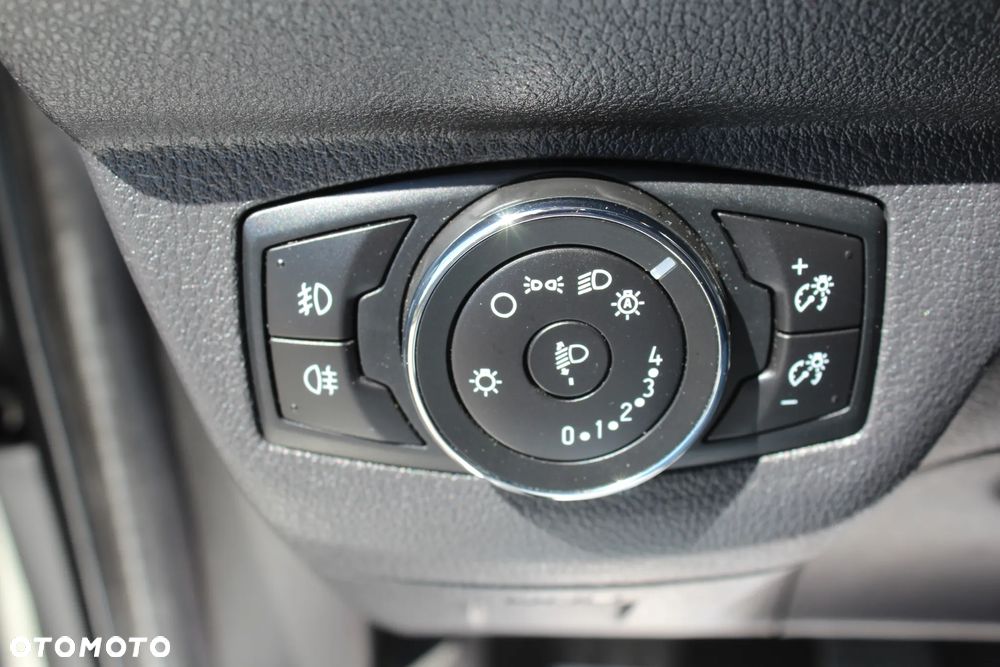 Ford Tourneo Courier 1.0 EcoBoost S&S Titanium - 38