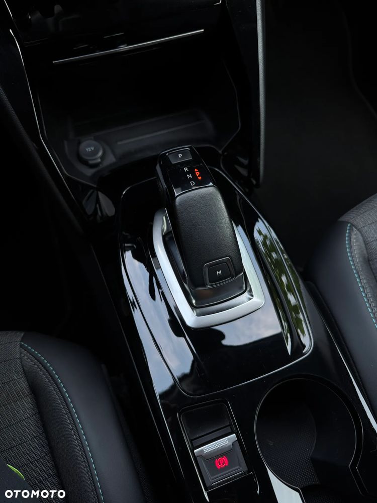 Peugeot 2008 1.2 PureTech Allure S&S EAT8 - 17