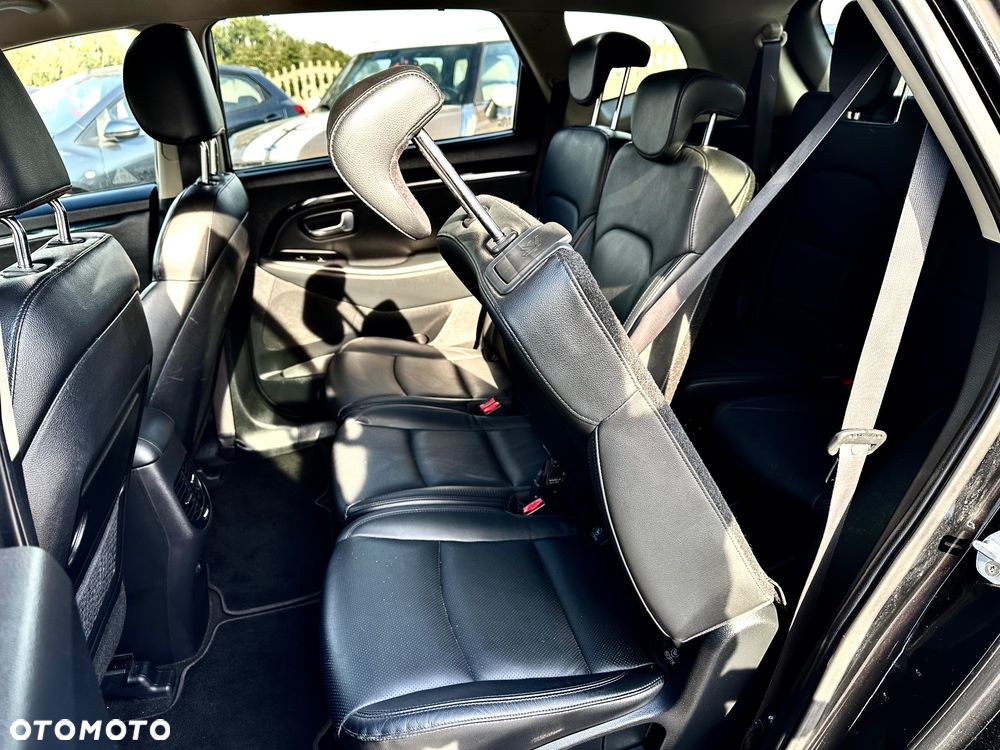 Kia Carens - 8