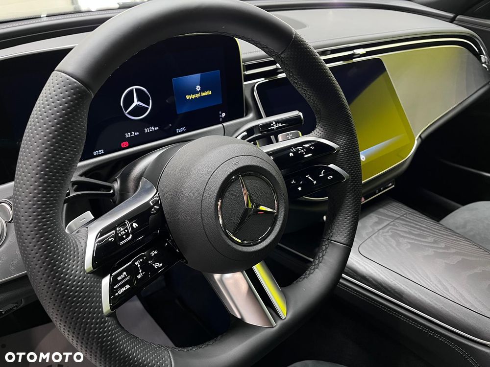 Mercedes-Benz Klasa E 200 mHEV 4-Matic AMG 9G-Tronic - 10