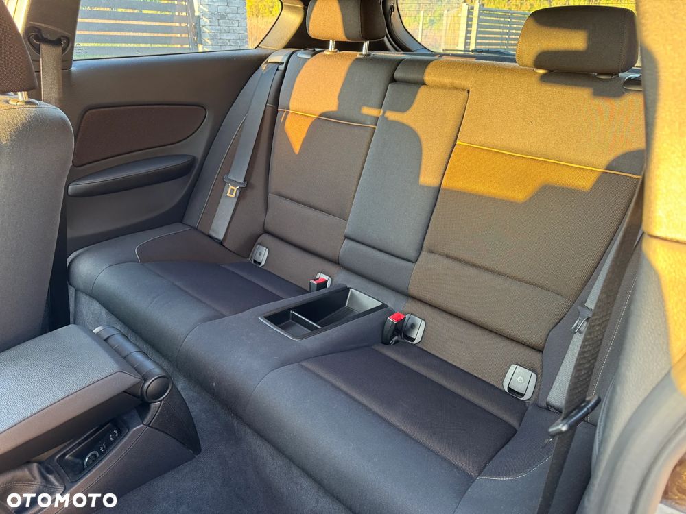 BMW Seria 1 118d DPF - 13