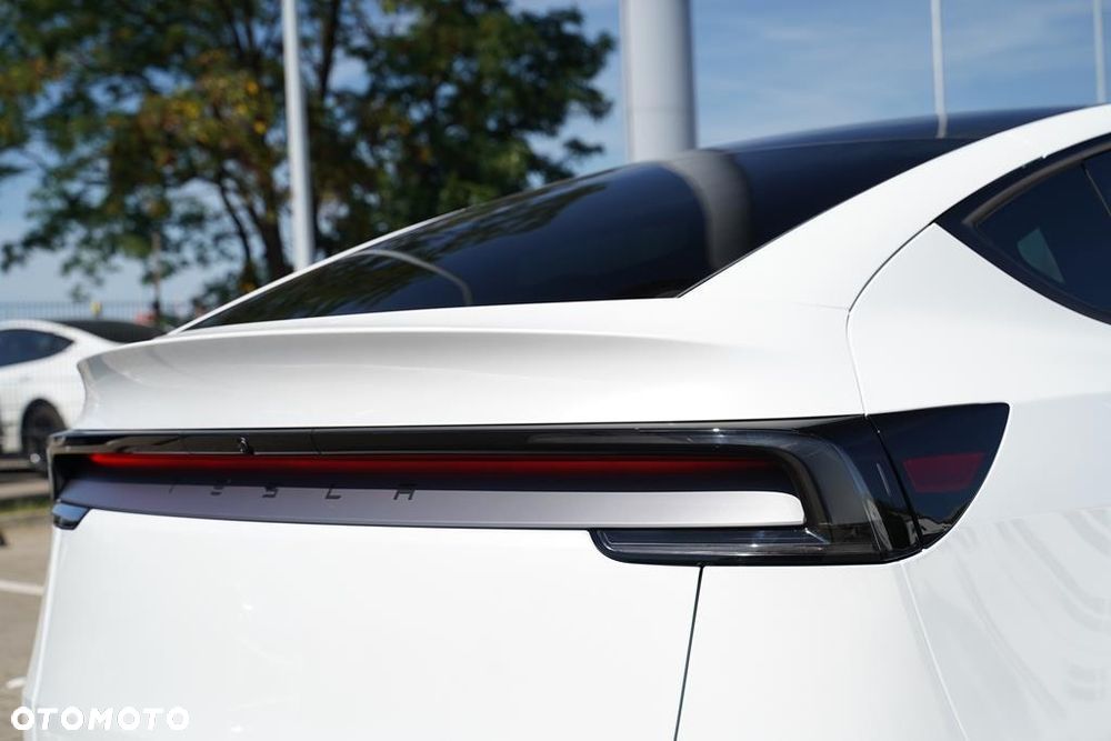 Tesla Model Y 79kWh Long Range RWD - 24