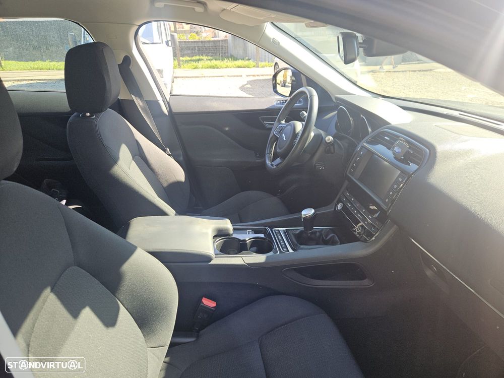 Jaguar F-Pace 2.0 i4D Pure - 10