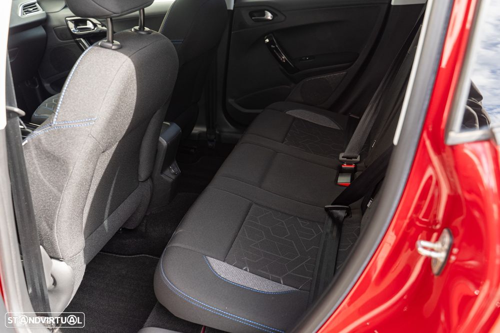 Peugeot 2008 1.2 PureTech Signature - 14