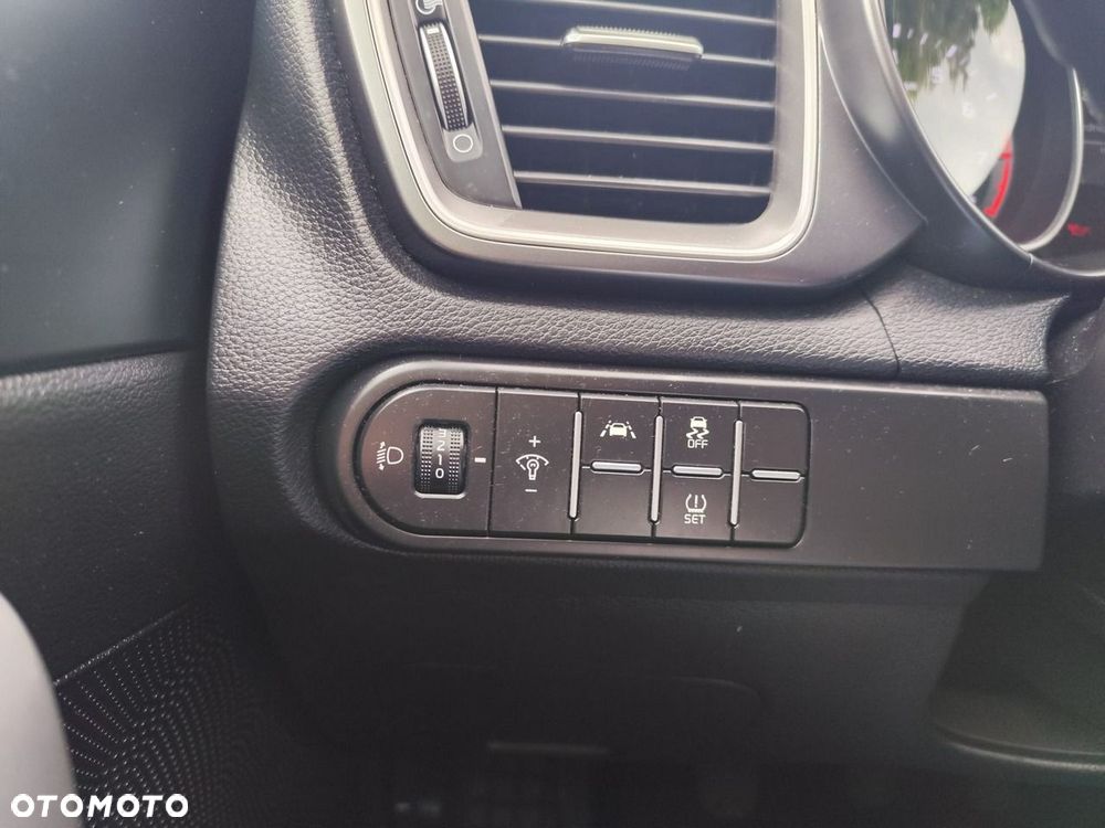 Kia XCeed - 25