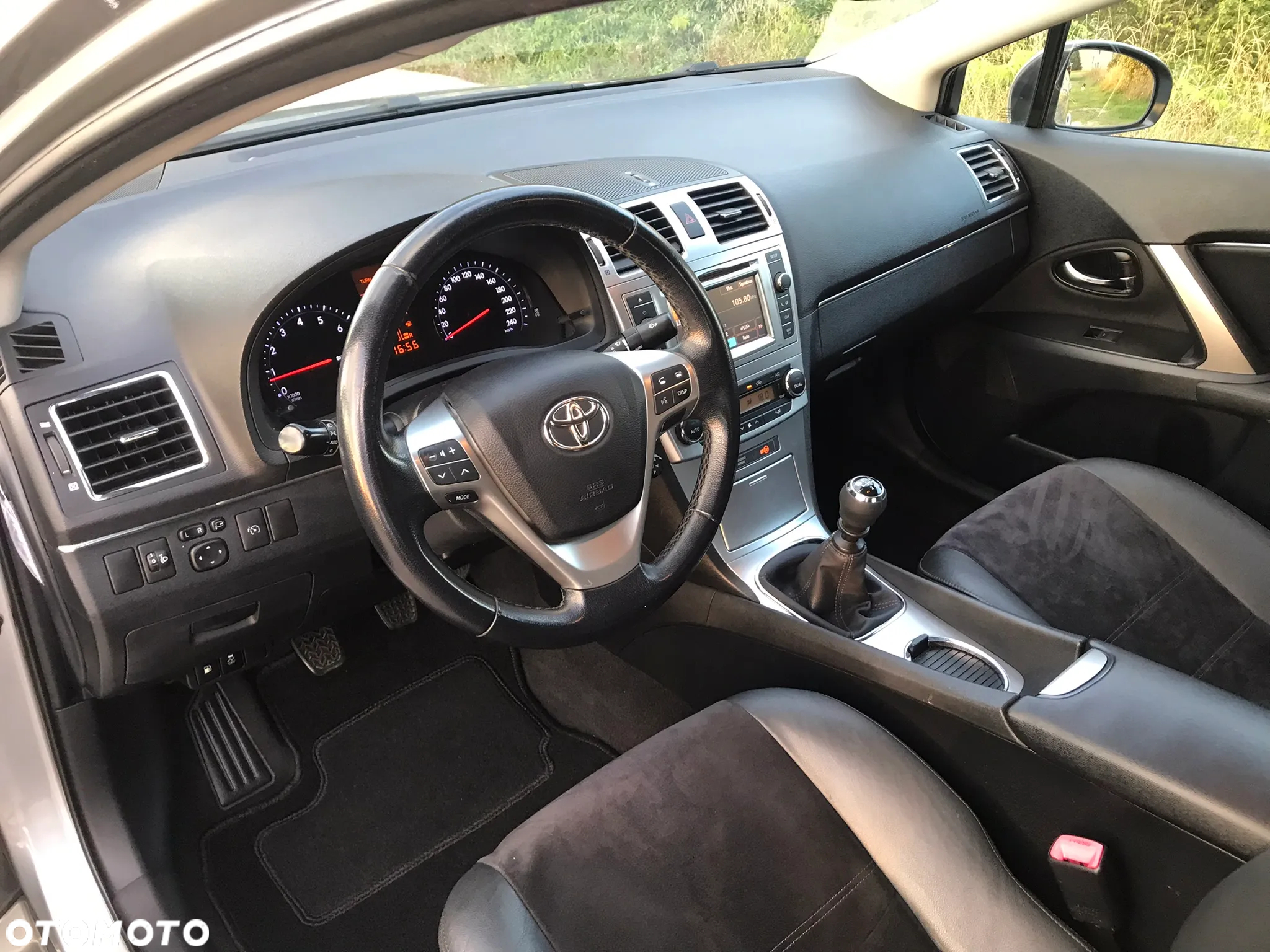 Toyota Avensis 1.8 Premium - 15