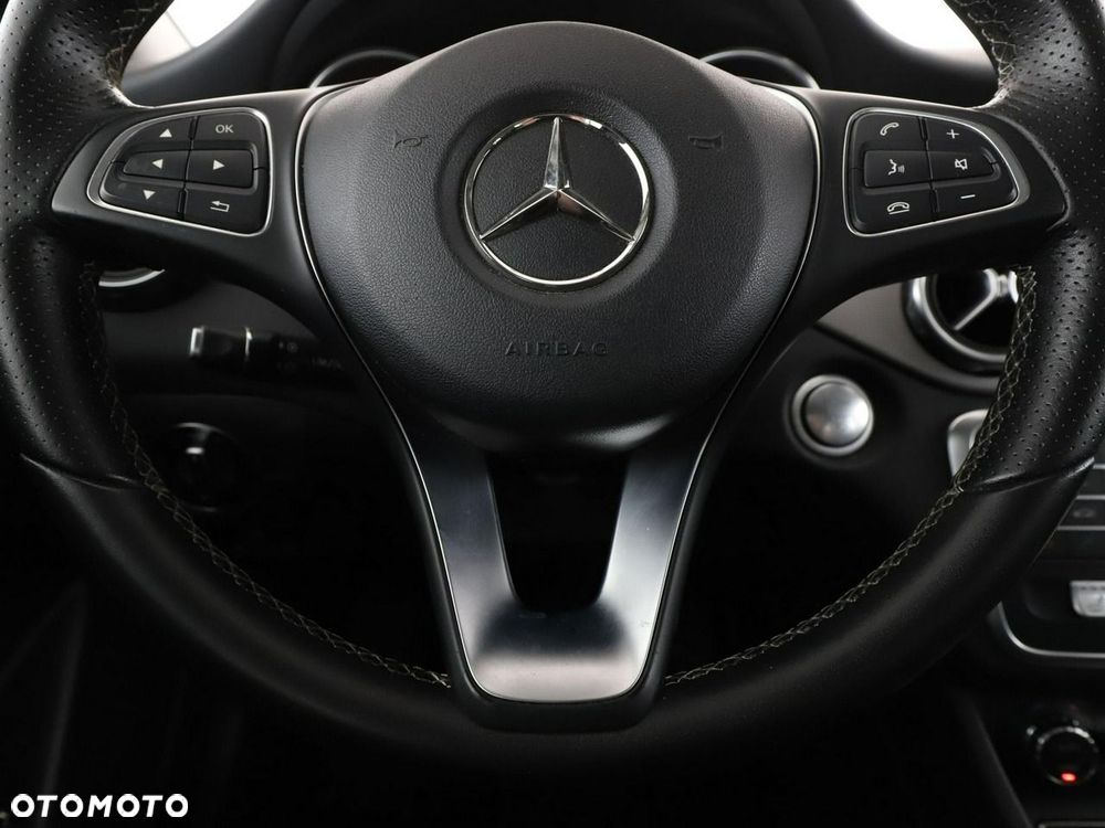 Mercedes-Benz GLA 180 d Urban - 22