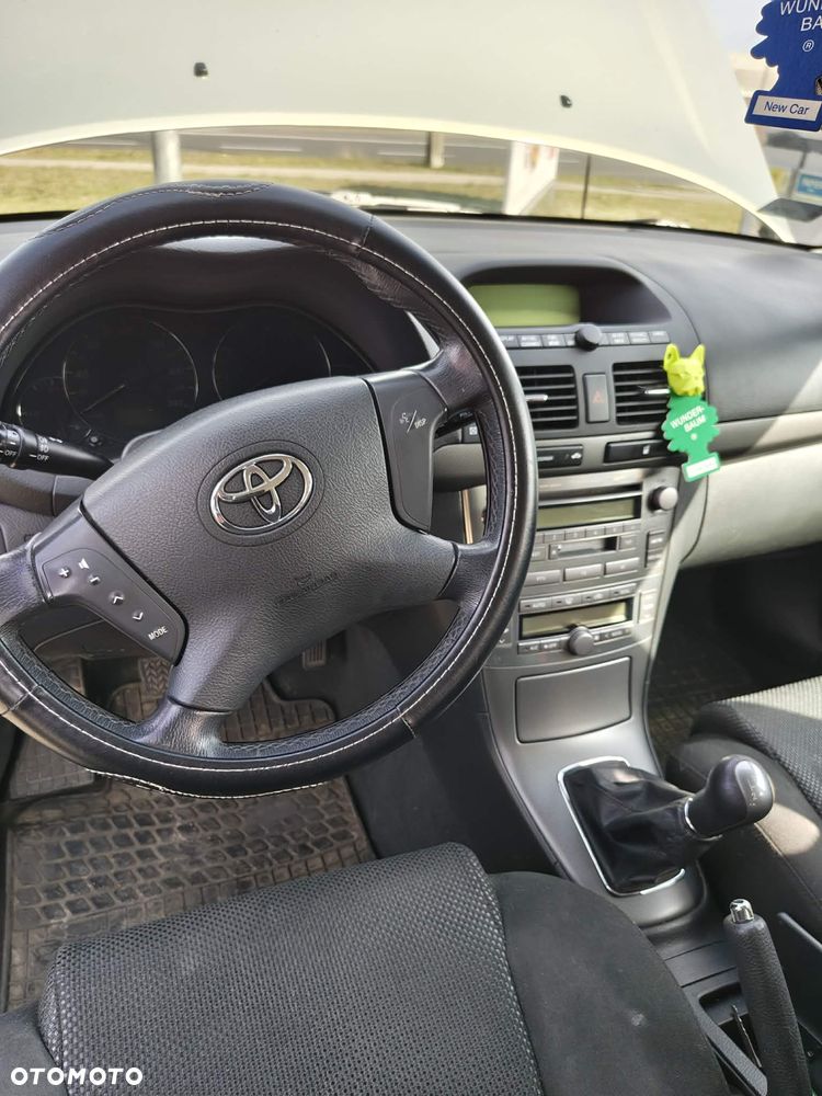 Toyota Avensis 1.8 VVT-i Luna - 6