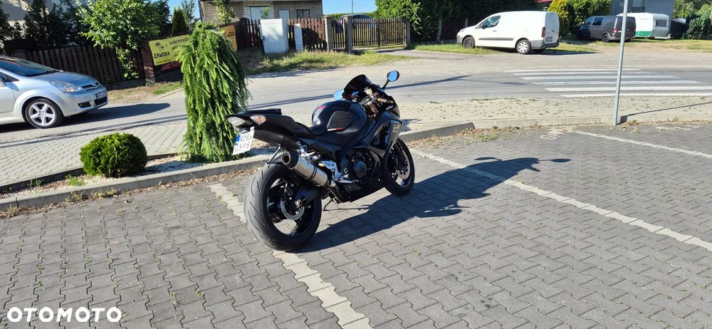 Suzuki GSX-R - 6